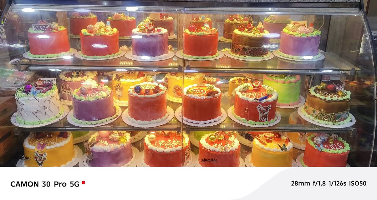 السلام عليكم
يوجد عارضة كيك للبيع
العارضة موجوده حالين بسنتر بياسين خريبط
شغاله وجاهزه بس تتفق ويه صاحب السنتر 
تنزل بيها شغلك وصاحب السنتر إنسان جداً راقي
تريد تشتريها وتسحبها بكيفك 
أنه انتقلت لمكان بعيد وصارت بعيده على مكان عملي 
باقي التفاصيل على الواتساب 
***********
ملاحظة بعد كم يوم ايصادف عيد الام مناسبه قويه
