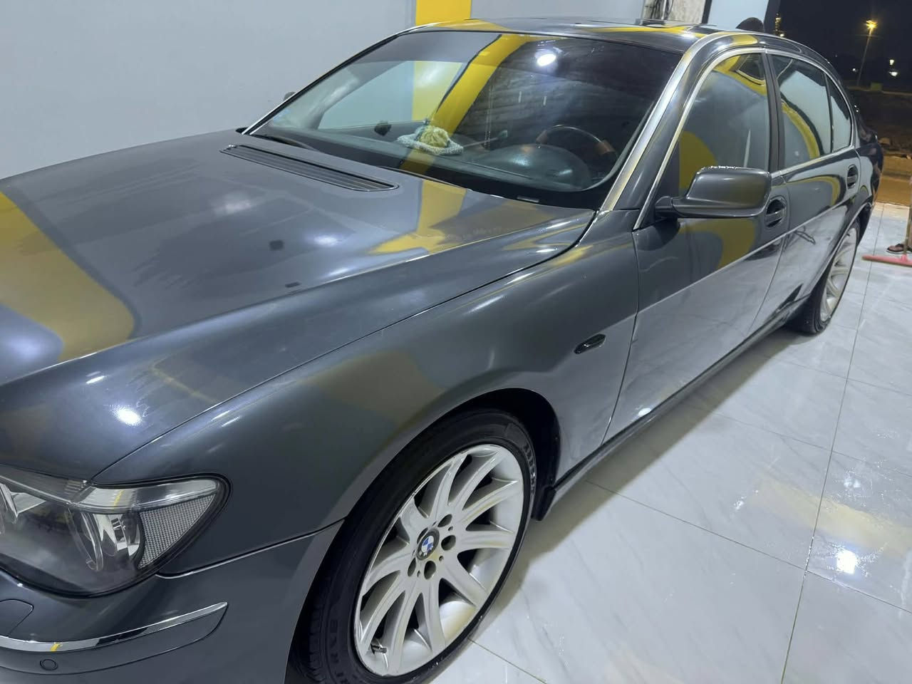 السلام عليكم
للبيع بي ام باخرة 745Li 
موديل 2002 اصل محدثه 2008 عليها صاروخ كامل 40
بأسمي وتحويل مباشر رقم بغداد 

بصمة 
سلايت روف 
محرك V8 سلندر
سايد بريك بصمة
حساس امامي 
حساس خلفي 
باب شفط كهرباء
جنطة شفط كهرباء
 10 ايرباك
كشنات الامامي كهرباء وخزن هيتر تبريد تدفئه 
 و تجوات الامامية كهرباء
 بردات كهرباء عدد 5
تليفون  
ثلاجة امامية 
تحكم ستيرن صفحتين
تبريد قطعتين خلفي وامامي 
منظومة زنون ناصي 
كير اوتماتيك + عادي + sport
ويل حجم 19تخم تاير قبل اسبوع شديته 
داخل السيارة جلد اسود

السعر : 125


**إذا كنت صاحب هذا الإعلان وتريد حذفه لأي سبب، رجاءا أرسل رسالة إلى الدعم الفني**