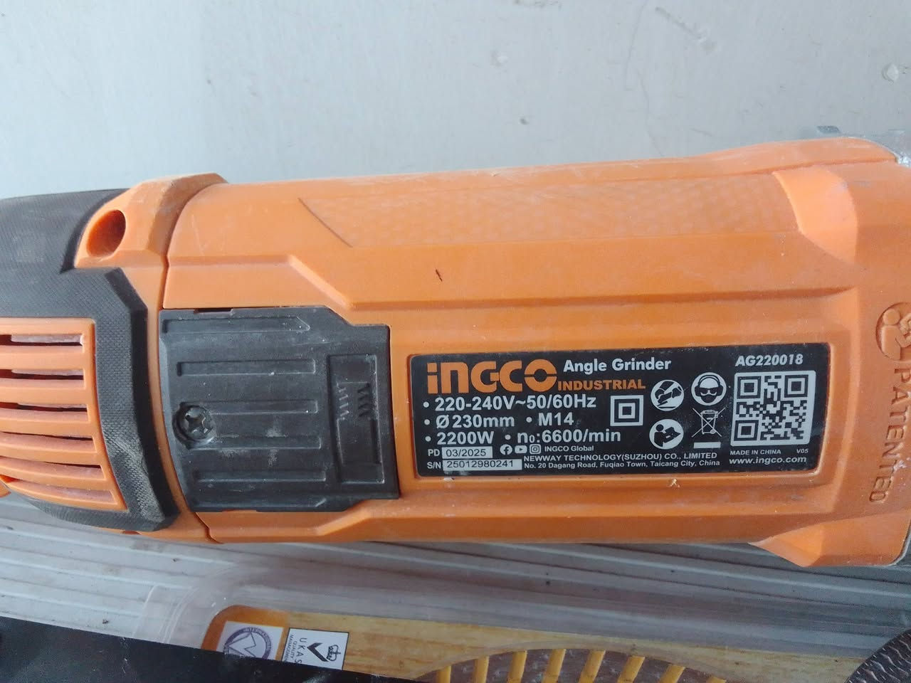 السلام عليكم كوسرة انجيكو ٢٣٠ ملم ٢٢٠٠ واط نظيفة جداً مع اقراص گرانيت عدد ٢ حجم ١٨٠ ملم مع مفتاح السعر ٥٥ الف مكاني بغداد حي العامل عالسريع ما عندي توصيل *********** وات ساب
