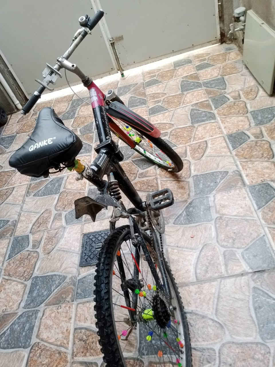 السلام عليكم بايسكل للبيع السعر 50  وبي مجال.  ***********
