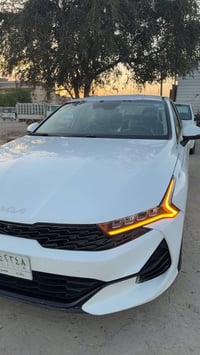 للبيع :k5 مديل2022 الون ابيض بصمه بصمه ابواب وصندوك مثبت سرعه نضام ABS...