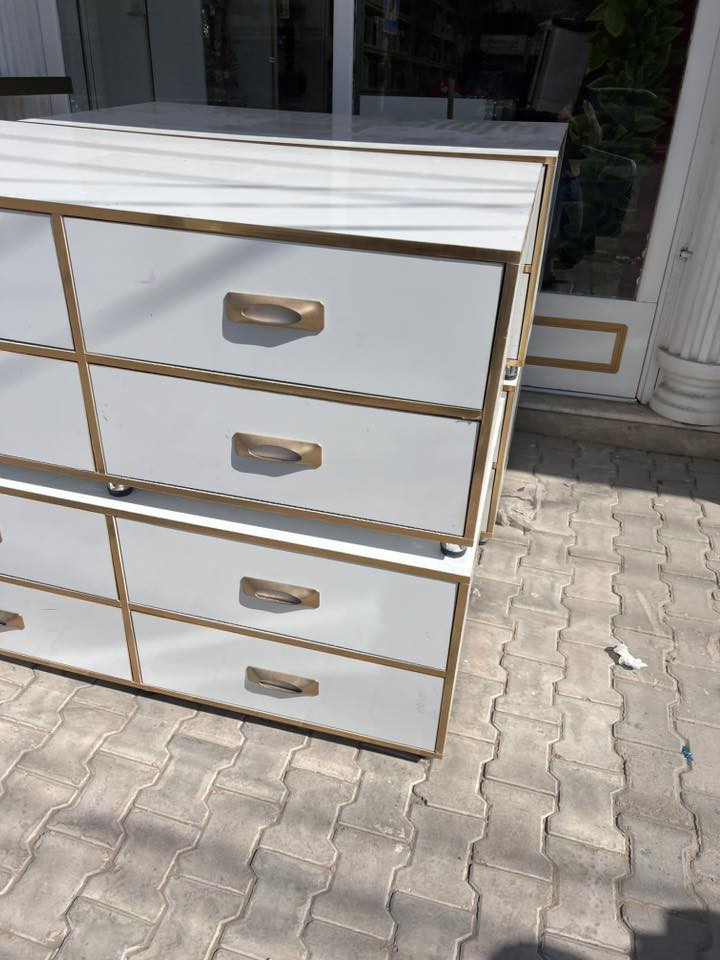 فاترينات وسطيه 4 قطع
***********
