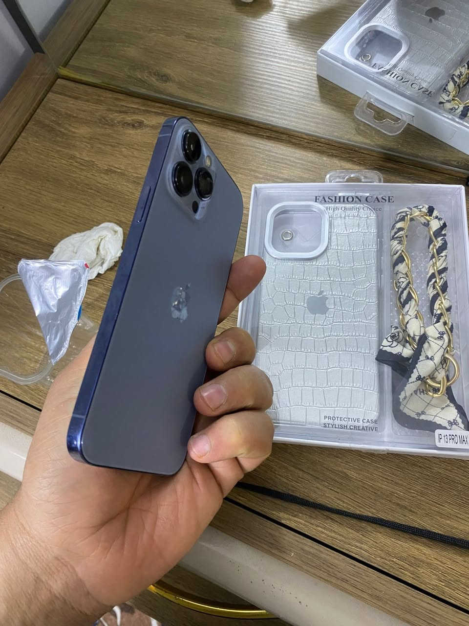 13برو ماكس شرق اوسط البطاريه 100 الذاكره 256  مستبدل شاشه وبطاريه افضل نوعيه فيس ايدي شغال السعر 475 وبي مجال بسيط رقمي ***********
