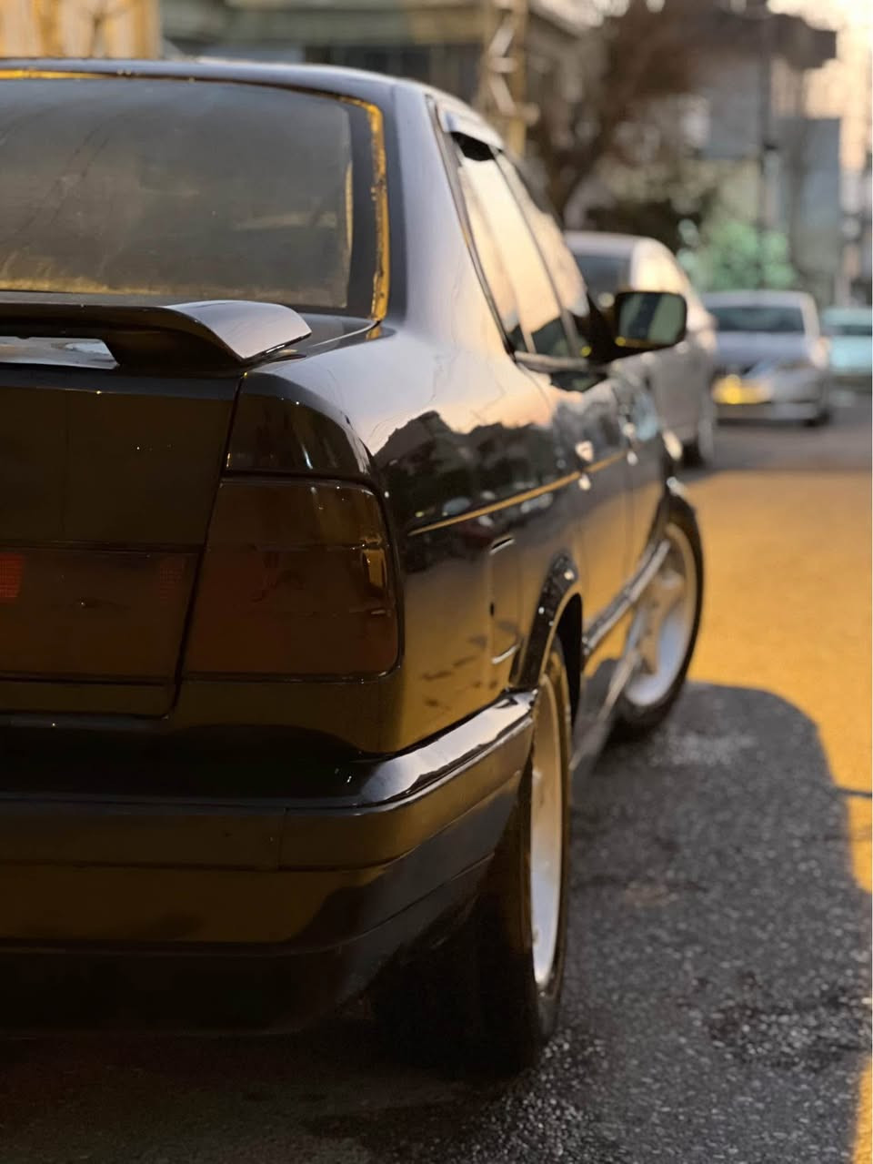 BMW بۆ فرۆشتن یان گۆڕینەوە بە مەلیکەی بڕاوە مۆدێل  ۱۹۹۱ مەکینەی ٥۲٠ گێڕ عادی مەکینە و گێڕ و کارەبایی بە شەرت دوو جام کارەبا بۆیاخی تازە کراوە سەیارەیەکی جایز و بێ مەسرەفە تەقە و رەقەی بەشەرت نرخی ۳۹ معامەلە 
٠۷۷۳٤٠٥۹٥۹۱ السليمانية, العراق
