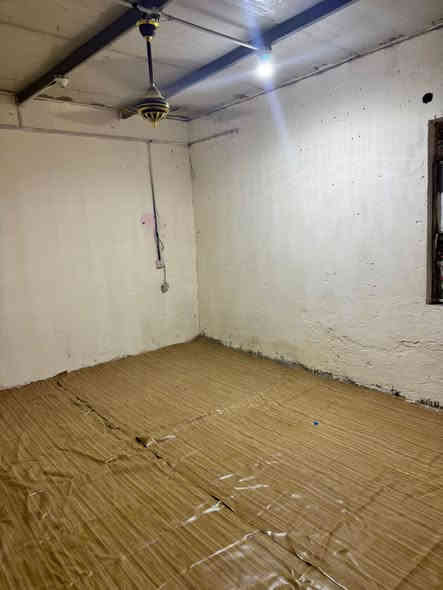 يتوفر  بيت الليجار
العنوان حمدان قرب البريد 
يتكون من ٢قرفتين وصالة ومطبخ وصحيات 
سعر 300 
ستفسار ***********
