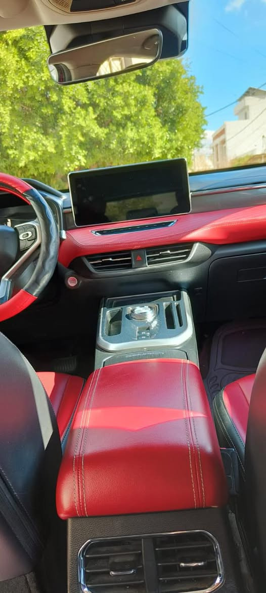 السلام عليكم
هافال جوليان 2022 لون احمر 
فوول فول مواصفات اعلى فئة بالمواصفات القوية
فوول رادارات و استشعارات وكامرات ذكية وحساسات
دشبول شاشة ديجتال
نظام الاصطفاف الذاتي Auto Park
سقف بانوراما
داتا شو ( شاشة عرض كيلو متر في الجامه)
داخل كشنات والدشبول والابواب جلد احمر مميز جداً
بيها صبغ قطعة وحدة البونيد اثر طخه خفيفه هنا في اربيل فقط بدون اير باك ولادواخل شرط الفحص ، سونار موجود
السيارة طالعة من شركة هافال وبيها ضمان على المحرك والكير 
محرك ١٥٠٠ توربو
رقم اربيل دولي الجديد + هزة و سنوية جديد
السيارة ماشيه ٧٨ الف كيلو
السيارة جديدة جداً مابيها نواقص ابداً

مكان السيارة اربيل
السعر ١٤٠ ورقة وبيها مجال بسيط
للتواصل واتس اب
***********
