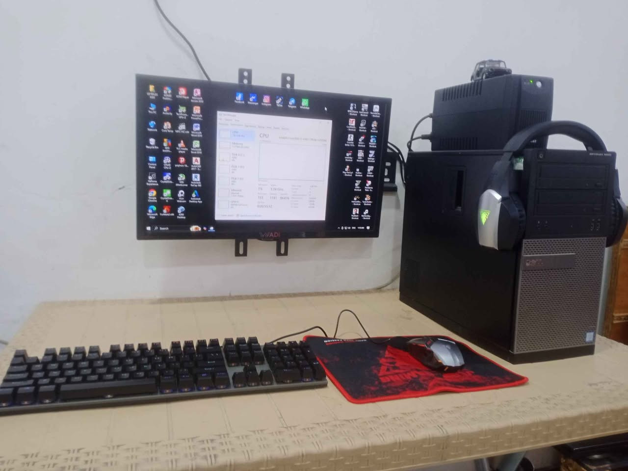 السلام وعليكم 
للبيع كمبيوتر من شركة DELL نظافة 95%
     
    ((( التجميعة من الجيل الرابع )))

   الى اصحاب العمل المكتبي و الدراسي 
     و الى اصاحب الكيمنك و المونتاج 
     و الى اصحاب المشاريع الهندسية 

      (( السعر 225 الف و بي مجال ))

(( مكاني محافظة البصرة منطقة الحيانية ))

             (( توصيل ما عندي ))

المواصفات /

CPU : Core i5 (TM) 4460 3.20 GHz

RAM : 16 GB DDR3 2×8 1866 MHz

GPU : NVIDIA GeForce GT 730 4GB

الذاكرة التخزينية :- 
HDD 500 GB + HDD 500 GB + HDD 500 GB

مجهز بنظام Windows 10 pro
اخر اصدار 25H2
+ تفعيل النظام ( تفعيل رسمي )
 ملاحظة / التجميعة كاملة من دون اي نقص 
و مجهزة بمكتبة خاصة بالبرامج و مكتبة اخرى للالعاب

الملحقات /

1 _ شاشة اصلية من شركة WADI بحجم 24 بوصة
  FULL HD 60 HZ  نظافة 90%

2_ UPS حجم 850 مستخدم جدا قليل نظافة 90%
3_  كيبورد كيمنك RGB 
4_ موس كيمنك RGB 
5_ سماعة كيمنك RGB
6_ باد موس كيمنك 
7_ اصبع واي فاي 

+ كيبل التشغيل و كيبل نقل الصورة 

               (( السعر 225 الف و بي مجال ))

للاستفسار / 
اتصل على ***********
او راسلني خاص 
((مكاني محافظة البصرة منطقة الحيانية )) البصرة, العراق
