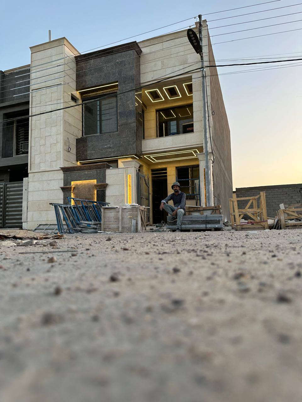 كادر عمل تغليف الوجهات المرمر بنواعها الحيم ميكانيك شغل درجه والال وسعار مناسبه واتساب فقط *********** اتصال فقط ***********
