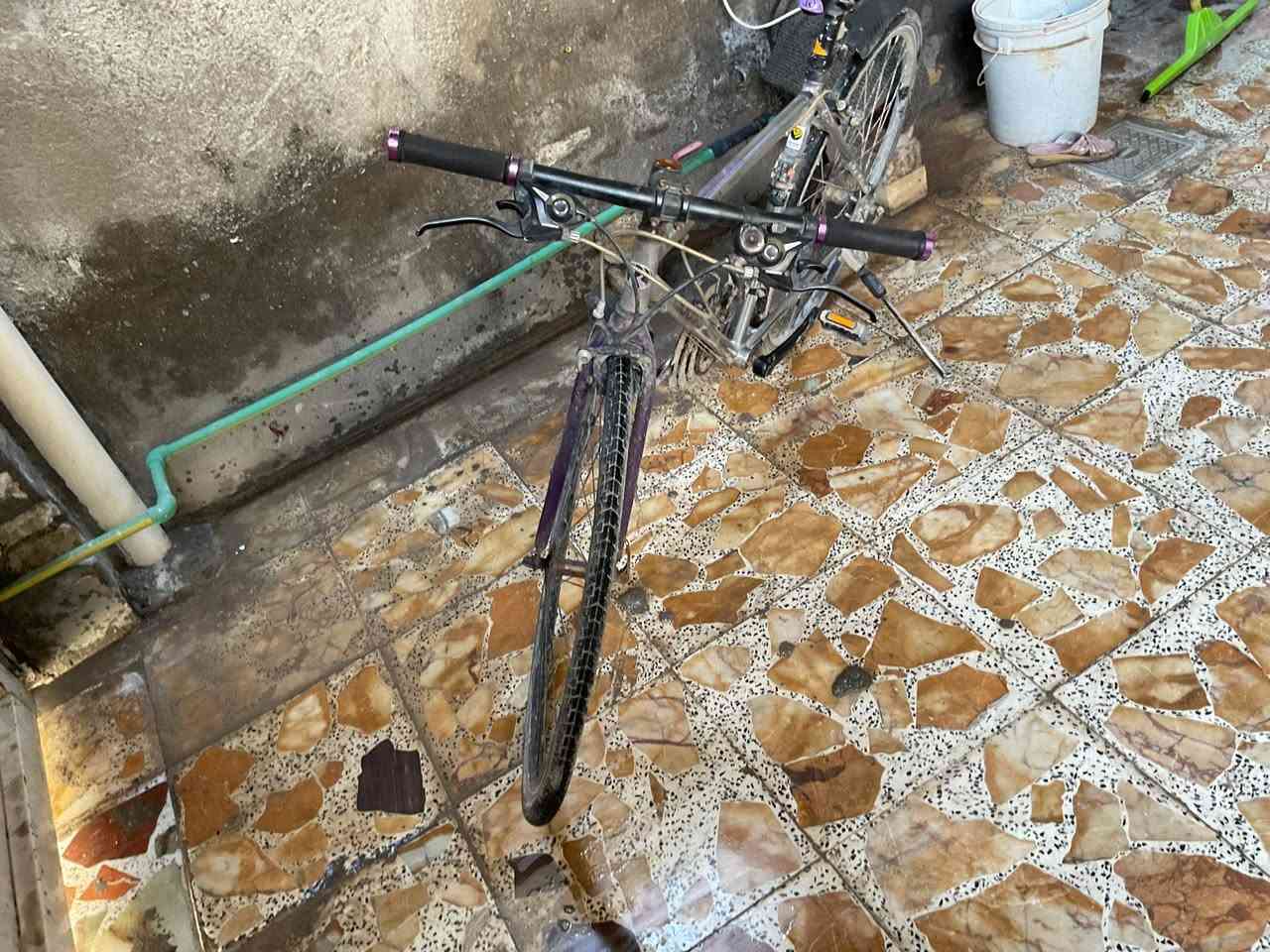 السلام عليكم
بايسكل سباقات كوري مستخدم شهر ونص ولونه رصاصي وبنفسجي وموجود تسريع وتبطيء والبريكات يشتغلن وما بيه اي ضرر +  والسعر 150 الف والرقم ***********
