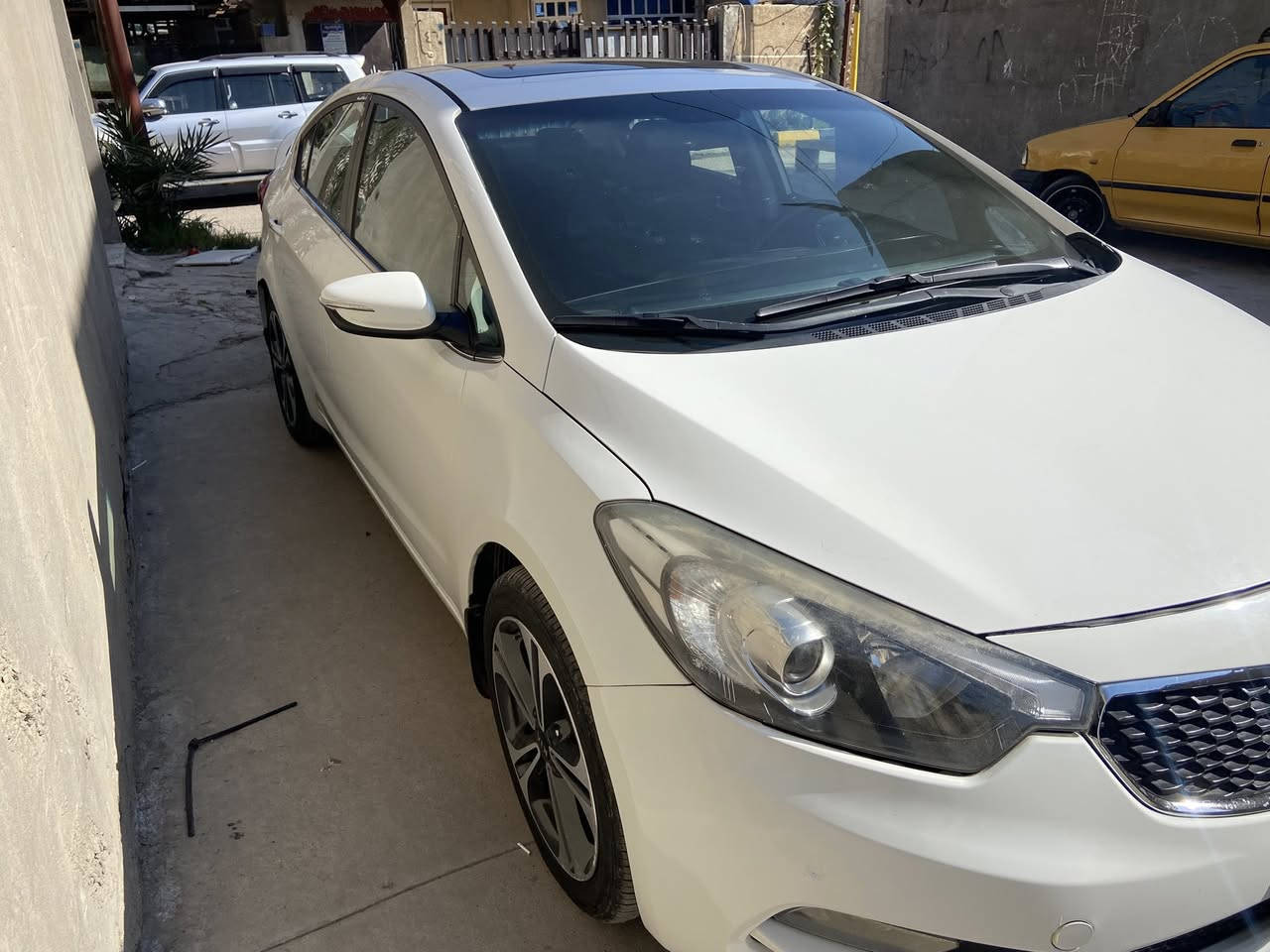 سيراتو خليجيه 2014بيهه باب الخلفي مبدل نفس اللون وصبغ جوه القبق البانزين اشويه جاهزه من جميع النواحي من صدر كامل خلفي وامامي تايرات تخم تبريد منضومه جديده المكينه والكير مكفولات تريد تحويل وكاله موجود السعر114وبيهه مجال***********مكاني بغداد
