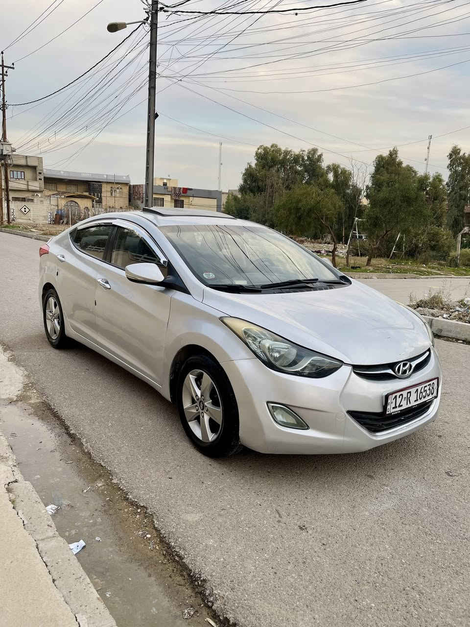 السلام عليكم 
أفانتي مضلع موديل 2012 للبيع 
السياره فول مواصفات عدا البصمه
 محرك 16 
گير ومحرك شرط 
تحكمات شاشه كاميرا 
رقم نينوى اني الشرعي 
السيارة بيها بابين صبغ وباب رش السياره حلوه وجاهزه ربع ماتصرف عليها
للأستفسار  الاتصال 
*********** 
***********
