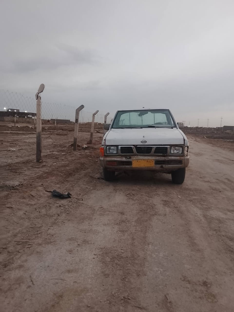 نيسان تك موديل 93 رقم انبار صدامي 
محرك وكير نيسان حجم 2000 
كير عادي مال نيسان 2003 جديد 
سياره مرتبه بدي نظيف قماره نظيفه 
سعر 15
عنوان ناصرية داخل المركز 
***********
