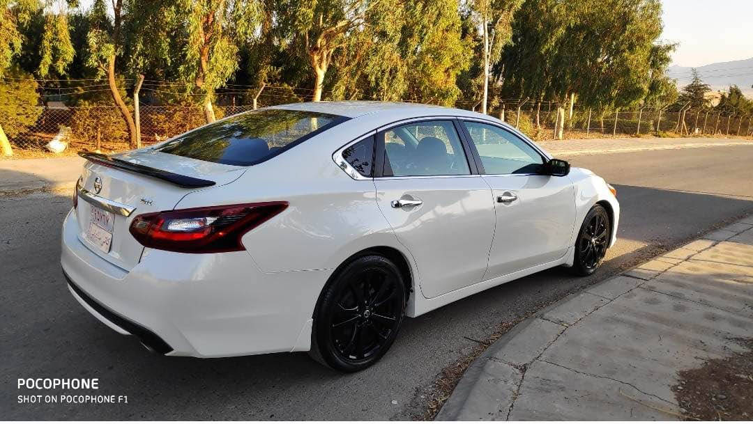 نیسان ئاڵتیما 2017
مواسەفات SR
160 هەزار مایل رۆشتوە
گێر و مەکینە و کارەباییات بەشەرت
هەیکەلی زۆر جوانە سەیارەکە ناوەوە و دەرەوی زۆر پاک ماوە
سەیارەکە حیزام نیە بە حیزام دەیفرۆشین 
٣ پارچە کلێر ئەمریکا ٣ پارچە بۆیاخ
پێش کەپس 
دواوەی ناوگرتنی هەیە نەگەشتۆتە سپێر 
بستێک جەمەلەغی دواوە بڕاوەتەوە و چاککراوە هەتا هەیکەلی جوانتر بێ
سەقفی ساردی هەیە کەمێک بەڵام تەنها لە سۆنەر بەدەر دەکەوێ 
سەنەوی و رەقەم باریکە نوێیە 
سەیارەکە 6 ساڵە لای خۆمانە بێ کێشەیە و زۆر توند و تۆڵە 
نرخی 107 و مەجال
*********** أربيل, العراق
