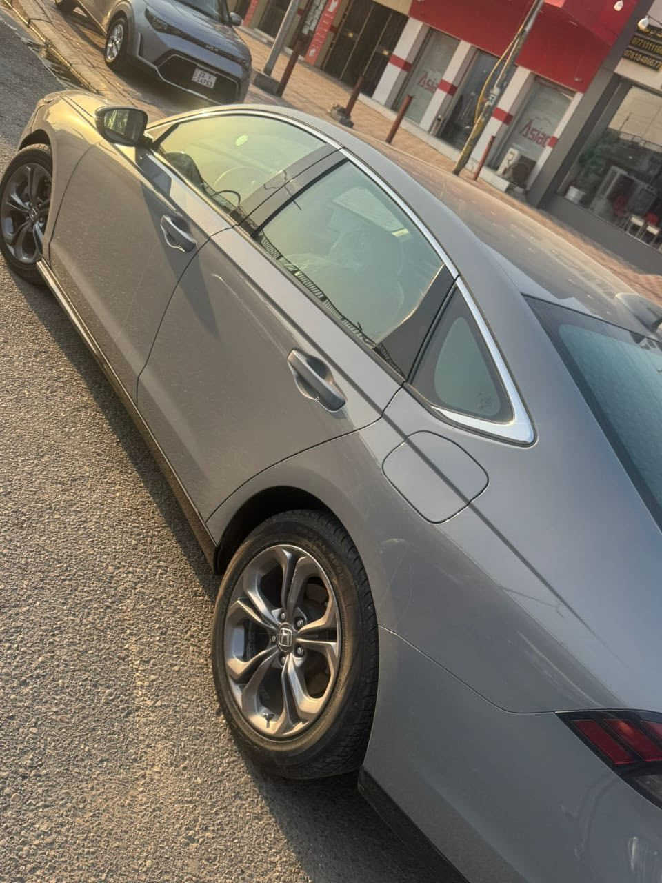 السلام عليكم هوندا اكورد مويل 24 EXL مبدل فقط بنيد ايرباك دركه فقط بدون دواخل بدون شاصي سعرها 200 وبيها مجال قليل ***********
