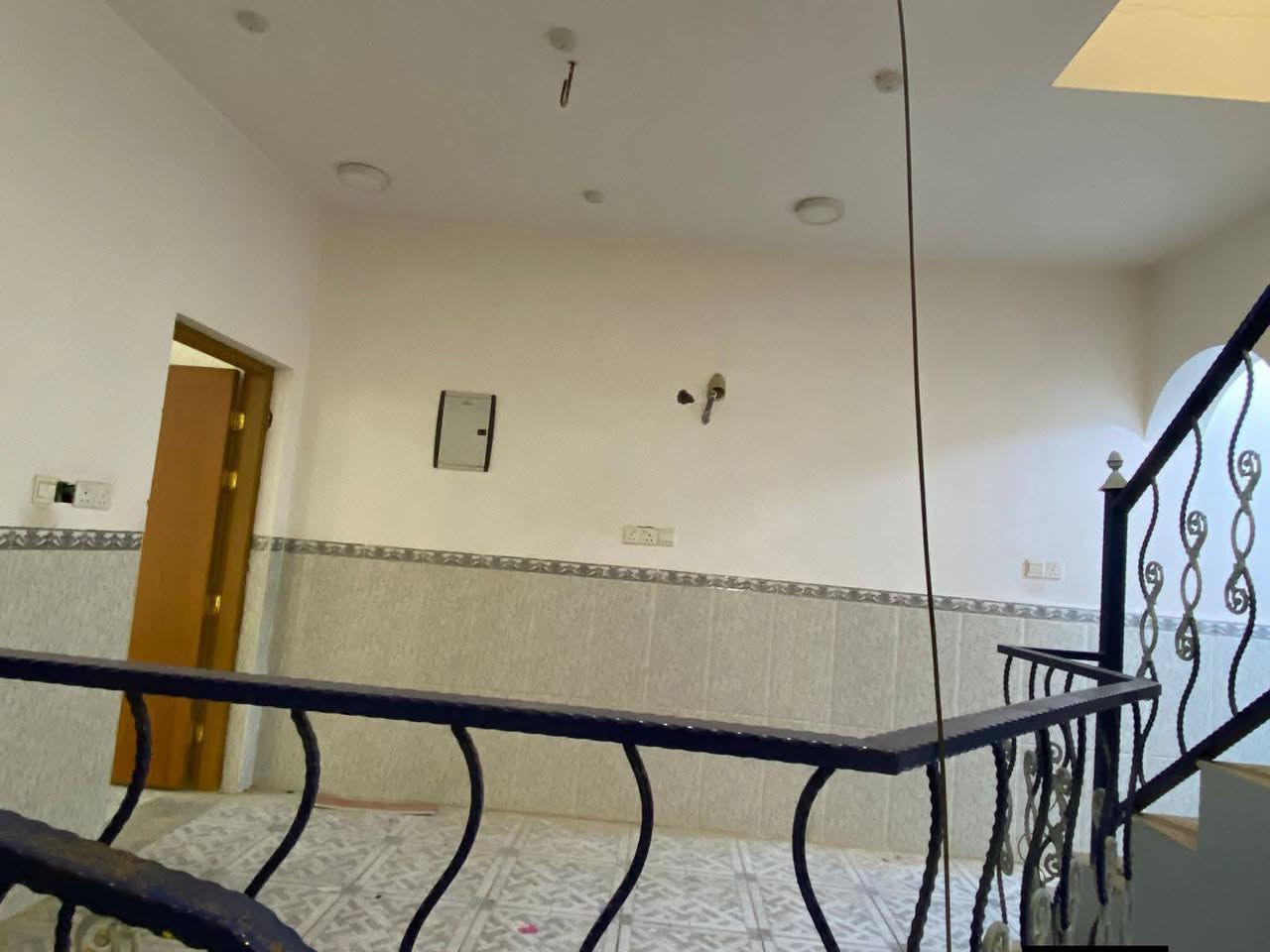 دار للايجار 
100 م طابقين الايجار 400
نجف حي الوفاء قرب منطقة الاساتذه مقابيل جزيره يحتوي. ع 3 غرف نوم وصالتين وستقبال ومطبخ وصحيات
***********
