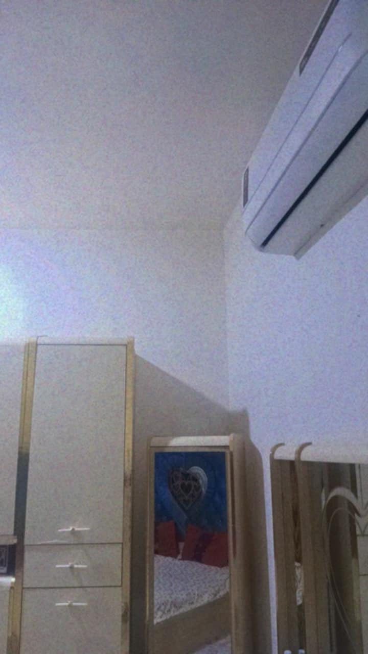 السلام عليكم بيت مساحته 100 متر طابو زراعي صرف سند 25 كافه الخدمات مي وكهرباء ومولد خط ذهبي العنوان الحله المهندسين مقابل مدينه العاب ارض بابل مجاور الجملون السعر 51 وبي مجال ***********
