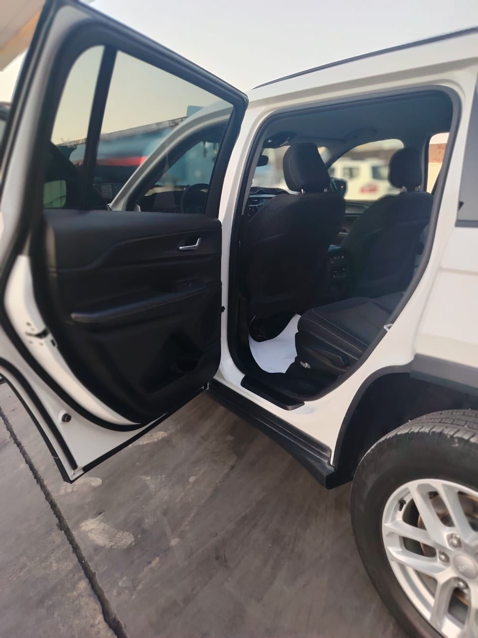 جيب لاريدو 2024 تبديل جاملغ وبنيد فقط بدون دواخل ماشية 19  #السعر265 ورقة ***********
