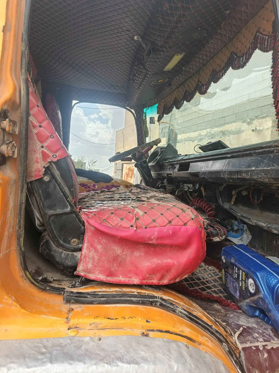 هينو للبيع موديل 82 تخم تايرجديد محرك كير خير من الله رقم دولي سنوية تنكر ماء باسمي للاستفسار***********تكريت الخط السريع السعر85وبية مجال
