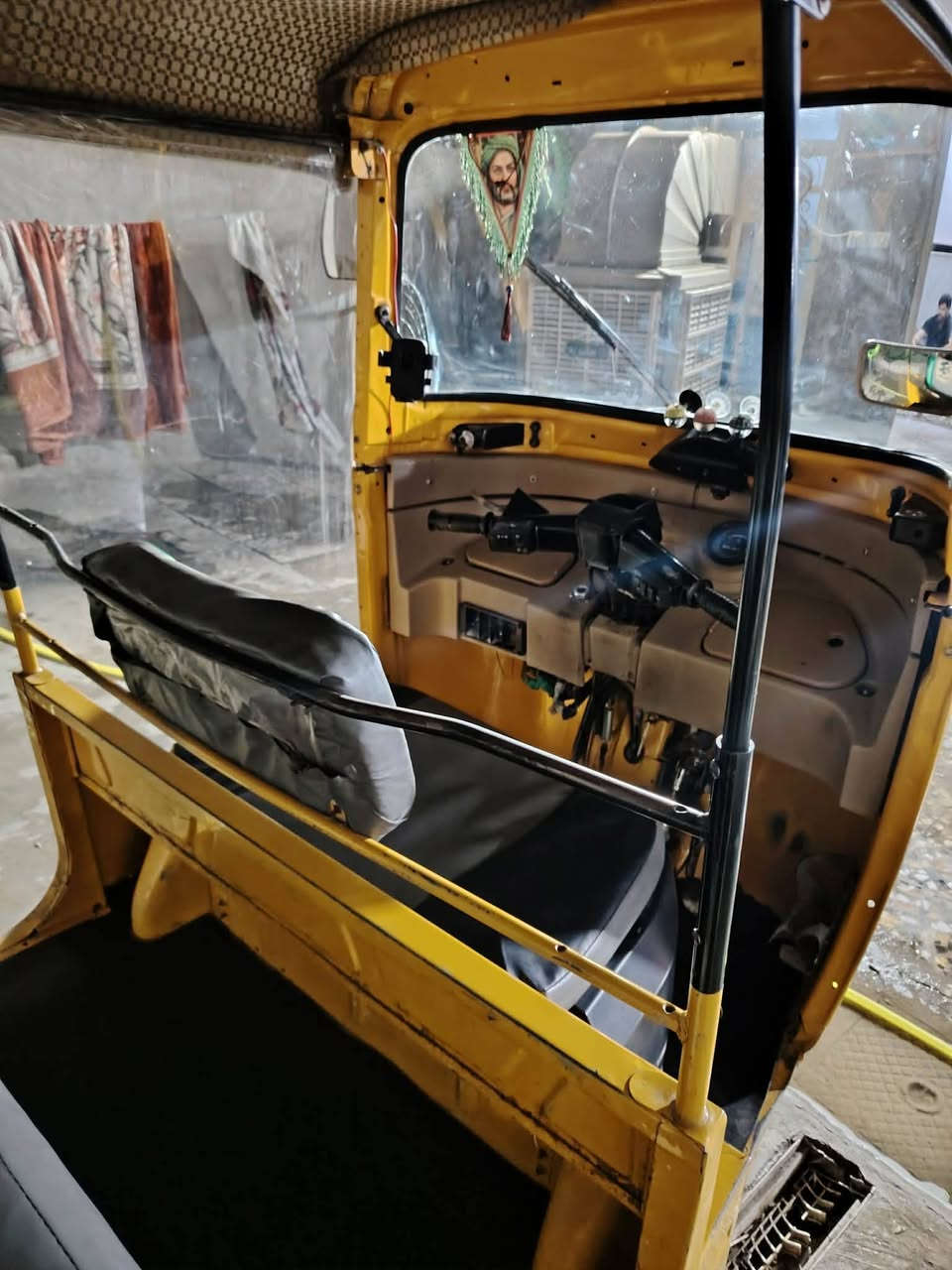 سلام عليكم تكتك للبيع  2020 كفالة عامة لاا دوس ولاا ضربة لاا صبغ تخم تاير جدد بسمي رقم نكليزي { (( ***********)) ( مكان بغداد فلكت حي نصرر)
