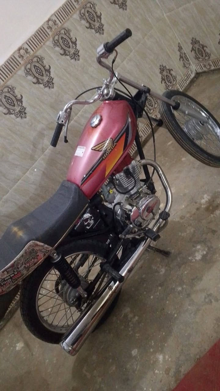 السلام عليكم دراجه للبيع السعر 600 كلك مكان غراف ***********
