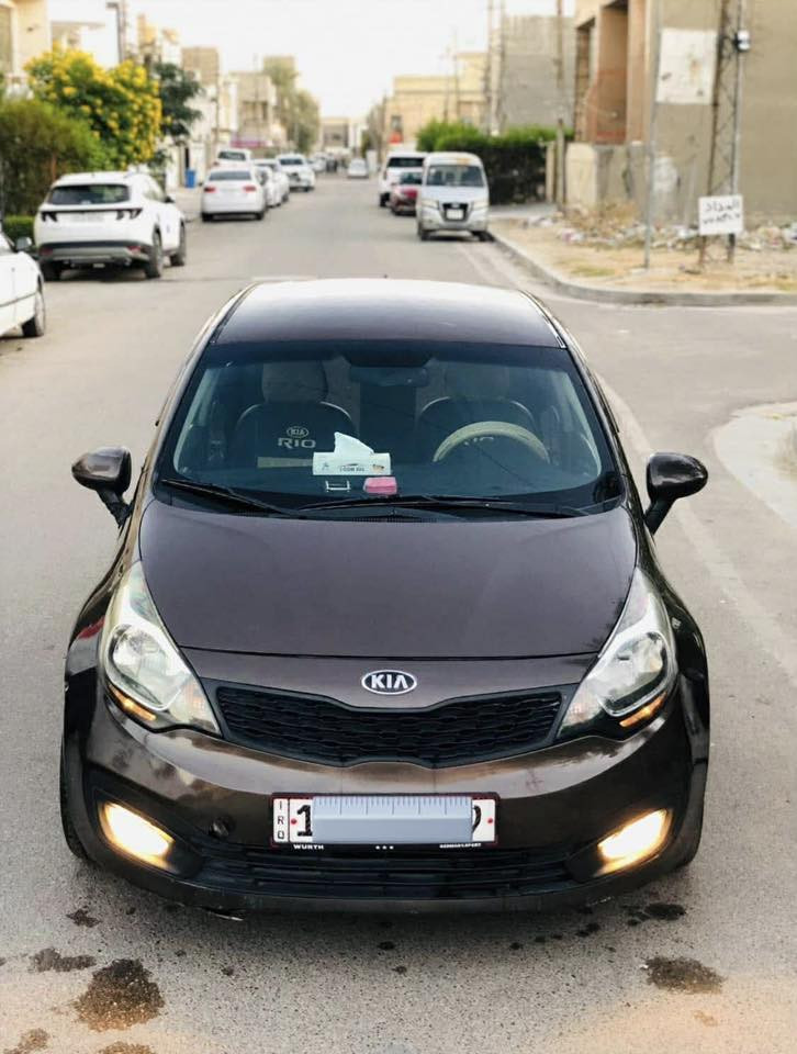 كيا ريو ٢٠١٥ خليجي مكينة ١٦٠٠ دبل قطرة رقم بغداد الدولي سنوية وهزه جديده مكفولة من الحادث بيها ٤ قطع مرشوشه فقط اثر شخط ع الطول بدون دواخل وبيها طعجات موضحه بالصوره جانت مشدوده عليها سيبايه 
مكينة وكير مكفولات صدر وتخم تاير جديد 
تبريد ثلج سيارة جاهزه  
تقليل صرف بانزين eco
السعر ٧٨ قفل 
مكان بلديات
***********
