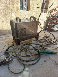 مكينه لحيم شرط اي عيب مابي وزن ثقيل وياه كيبللات 8 متر. تقريبن  100 بي...