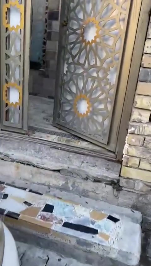 السلام عليكم.. 

يتوفر في مكتبنا بيت 🏘 بمساحة 100 متر بناء حديث وجاهز للسكن مابي أي نقص والشغل درجى اولى.. 

الشعلة الشارع الغربي مقابل مدرسة البحرين 
السعر 128 وبي مجال ان شاءلله 

للتواصل خاص أو الاتصال 
***********

اهلاً وسهلاً ♥
