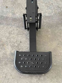 للبيع دوسه درج باب البدي لخلفي ترهم لجميع الهايلوكس عالي وناصي /٠٧٧٣٤٣...