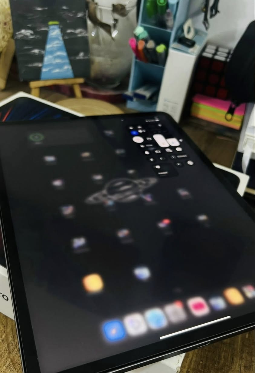 ‏iPad معالج ٤ نضيف ملحقات كاملة + سماعة اصلية محيطية زاد توصيلة اصلية وايباد  نضيف أمنت الللة وبي ضمان بعد تأخذك تفحصة أي خلل بي خادم إلك مكان بغداد الحسينية الرجدية و رقم***********
