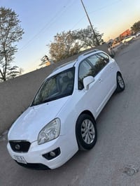 كيا كارنز للبيع موديل 2011 بغداد باسمي ارقام وهزه جديده فول مواصفات سب...