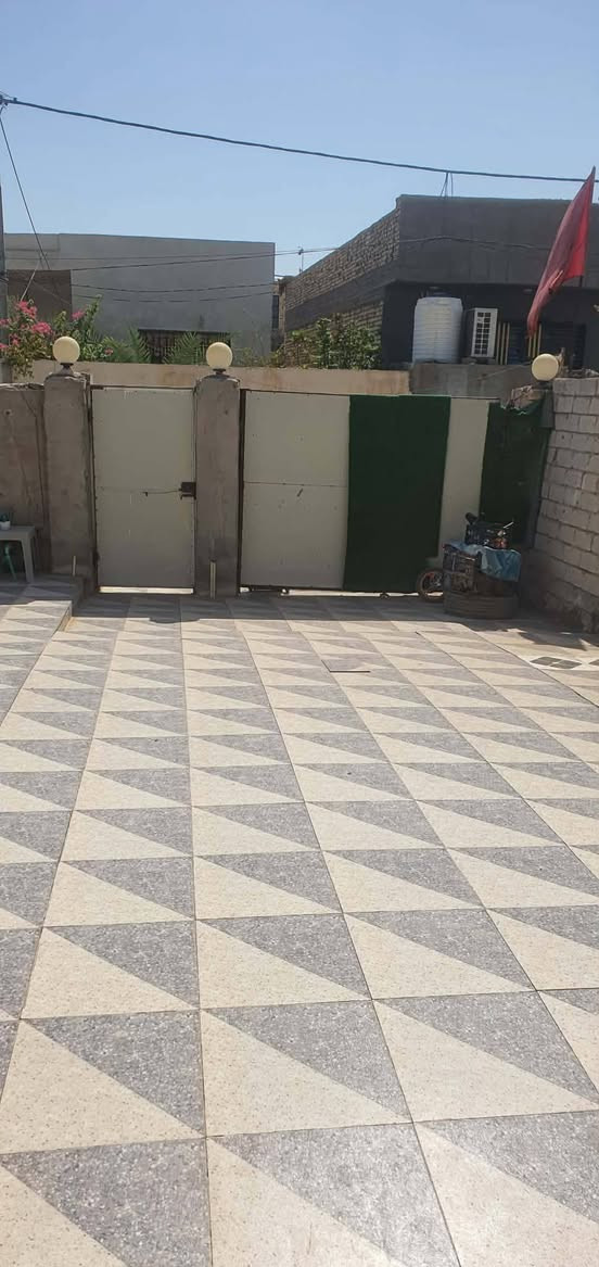 سلام عليكم بيت للبيع المساحه 250متر بناء170 بيت جديد كامل عله طريق السنيه الدوانيه  ويا وصل تطويب يم عمود 706 ثنين غرف+صاله +ستقبال+مطبخ +صحيات خارجه وداخليه بيت بناء طابوك الساس رباط صب السكف عكاده يبعد عن شارع العام 150متر تبليط ***********
