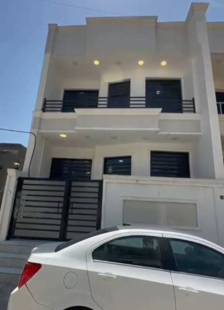 #الدينه دار البيع بغداد الدوره البوعيثه مجمع الرحمان 
المساحه 100متر 
غرف نوم 2 
صاله ستقبال مطبخ صحيات 2 لبيت جاهز لسكن والسعر جدن مناسب 93مليون نهايته  فرع 7

التواصل ***********وتساب
التواصل ***********وتساب
