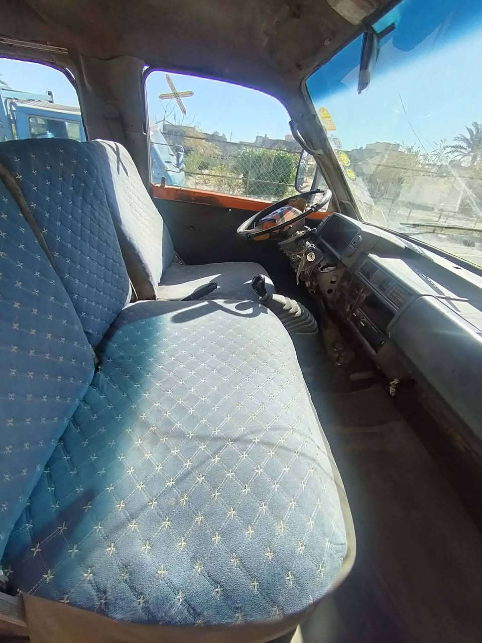 كيا بستا ٩٤ مستعجل على بيعتها مصفرة هيئة وغرامات تحويل مباشر بدون وكالة مكينة بيها خيط بخار والله صار ٥ ايام افتر بيها وما حاطلها گاز بور مي اكسل خير من الله گير بس ثالث مرات يجي ومرات ما يجي اني ما اعرف بيهن يكولون المشكلة بالقمجي تجاري باقي النمر فول ما يفلت ولا نمرة شواصيها ما معمرات ومصورهن بس الشواصي الورة  مبلش بيهن خياس من طارف الشاصي الاخير ورة التاير الكداميات جدد  گشرها شوفت عينك بلادية بس الصفحة الطويلة  السعر ٢١  وبيها مجال بسيط كلش بس حگ الجية
*********** اتصال او واتساب  ثنينهم  متوفرات
