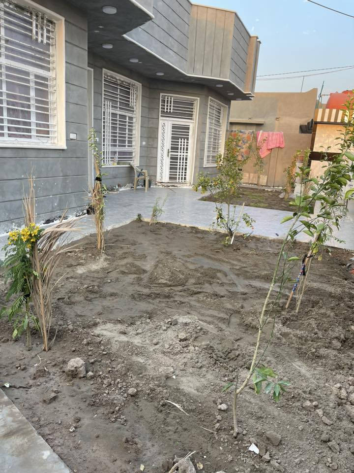 بيت للبيع
في السياحي النخيله فرع المحطه او فرع الجامع ركن تبليط للباب كافه الخدمات مولد ذهبي انترنت ضوئي مساحته 345 متر يحتوي على:

 غرفتين (غرفه 5ونص*4)

غرفه سويت  (5*4)

مطبخ (5*4)

كلدور(7*4+4*4)

استقباال (8*4)

مجمع صحيات (3*4)

صحيات خارجيه  

بيتونه (8*4)

بناء 2025

للاستفسار ***********
