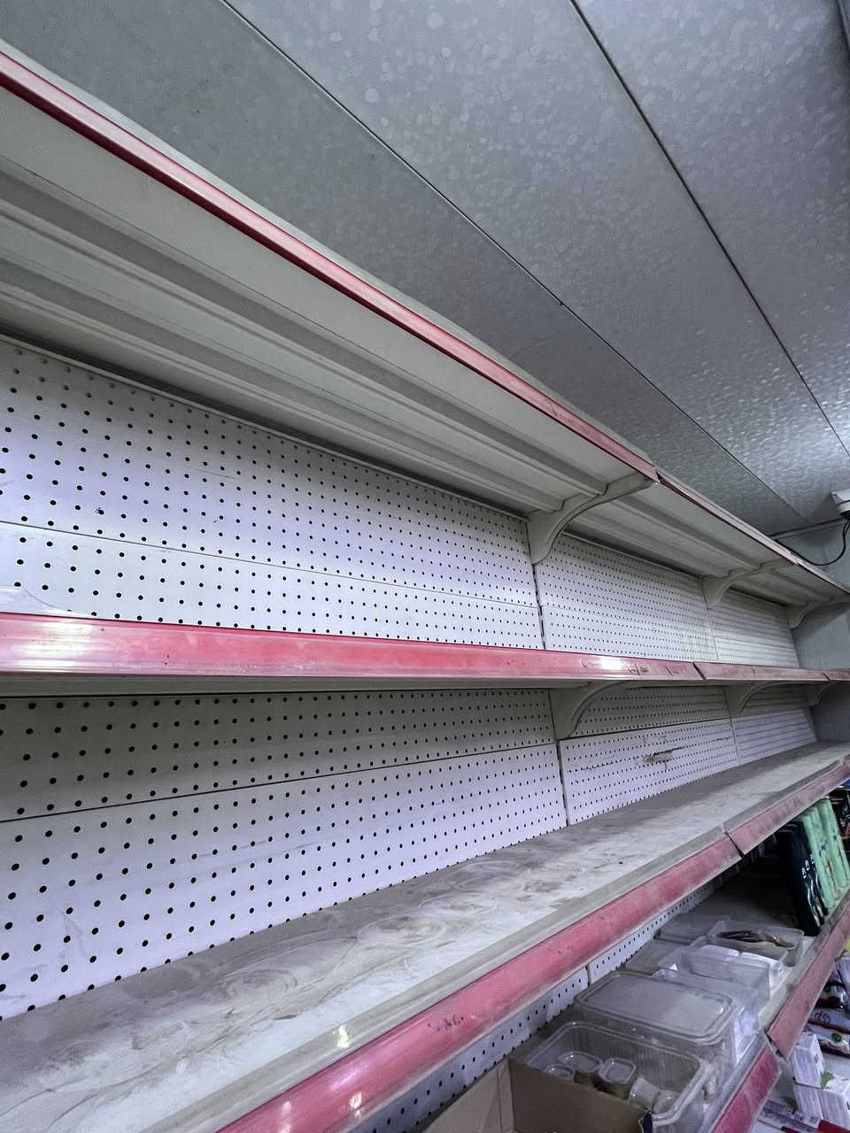 السلام عليكم 
تصفية أسواق 
عارضات العدد 5 للبيع جدد
رفرف مواد ثقيل 
سلات جبس العدد4 
مكاني بغداد الدورة 

الاستفسار الاتصال 
‭0781 745 3678‬
