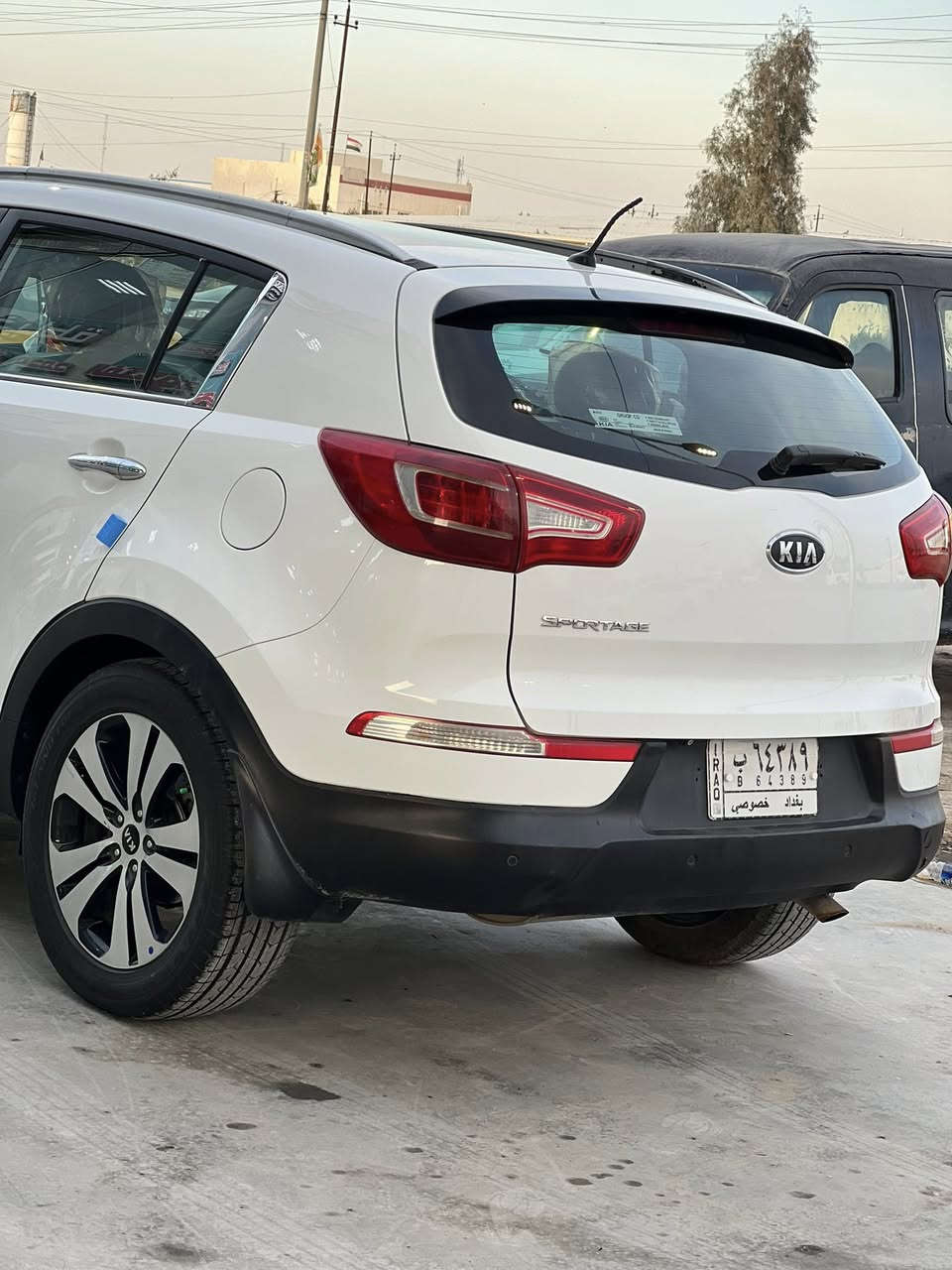 سبورتج 2011 بصمه كشنات كهرباء سلايد روف سياره بيها بارد خفيف ماشيه 160 حداديه جديده سياره جاهزه خير من الله 
مكينه 2000 سياره بلاديه ع ايدي جرس 120 يشتغل مو مغيري 😉
السعر 147 ورقه 
***********
السياره ب اسمي
