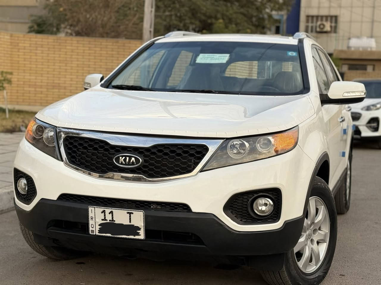 كيا سورنتو 2012 خليجي ( السياره جديده )
استلام الشركه الدوليه السياره جاهزه من كل النواحي ومكفوله من الضربه والصبغ ومن كلشي عدى 3 رصعات مسحوبات pdr 
ماشيه  88 الف 
المواصفات نص فول 
داخل بيجي 
7 راكب 
محرك 4 سلندر 2400
فول تحكم استيرن 
السياره جديده وجاهزه من كلشي 
تراي شرط زيرو 
رقم بغداد دولي بسمي 
مكان السياره بغداد الكراده 
رقمي ***********
