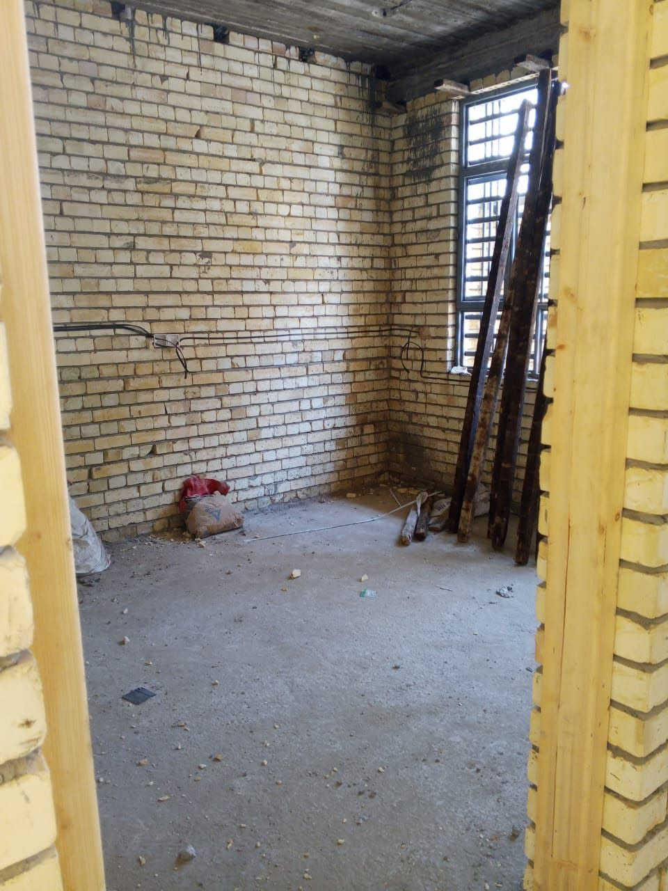 بيت جديد 100متر طابق ارضي نزله سرايا اول شارع مال ابو غسان دلال الاستفسار ع رقم ***********
