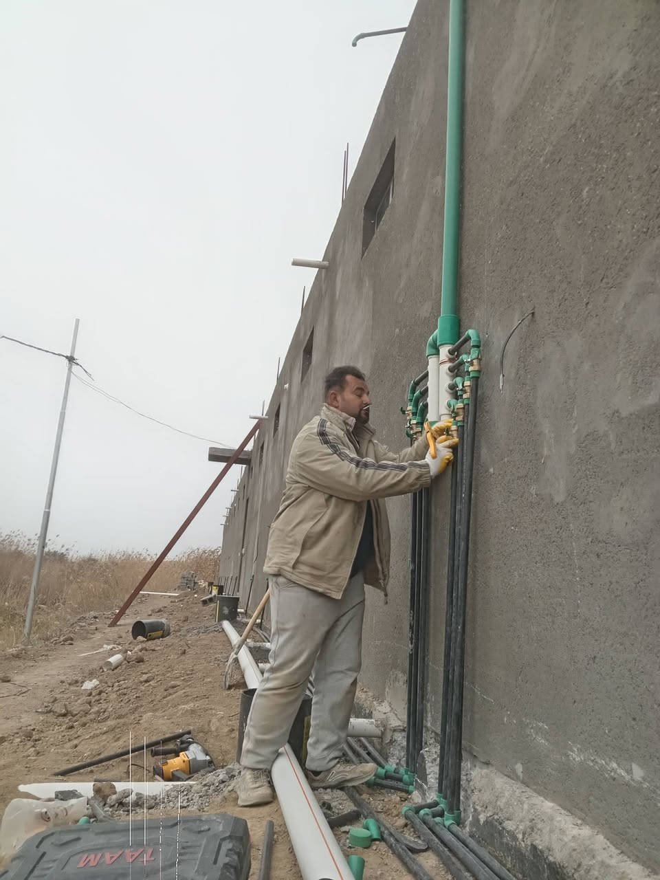 السلام عليكم نعمل على تأسيس ماء أو مجاري أو كهرباء لاتصال على الرقم التالي *********** وبنسب لأسعار واني بخدمتكم
