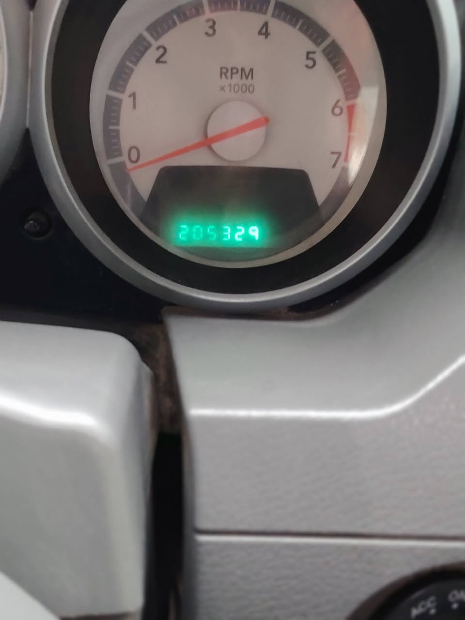 السلام عليكم.اخواني الأعزاء. دوج كرفان ٢٠٠٩ للبيع. الموديل ٢٠٠٩ وارد أمريكي كلين فئة sxt الأبواب كهرباء الجنطه ميكانيك. المحرك ٣٨٠٠ والكيربحاله جيده. الجام كهرباء. شاشه وكامره.. رقمه كربلاء الجديد ومميز.. وبعد بيه مواصفات. السعر ١١٧.. مكان السياره كربلاء طويريج رقم صاحب السياره ***********..،. مكلف بالنشر.. مع التقدير
