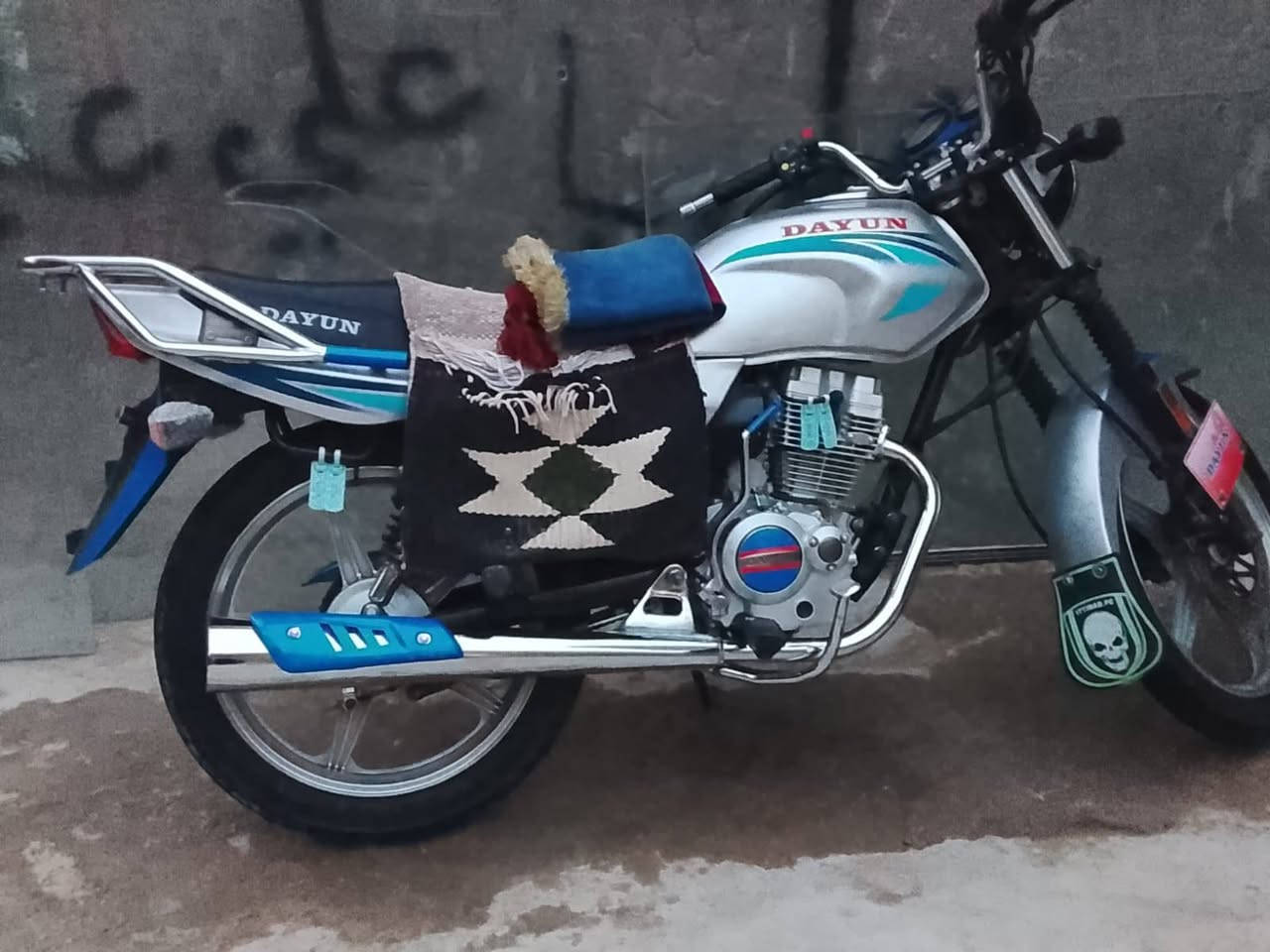 سلام عليكم دايون عضم لبيع وراق صولي مكلف بنشر مديل22 سعر 1200رقم صاحبه***********
