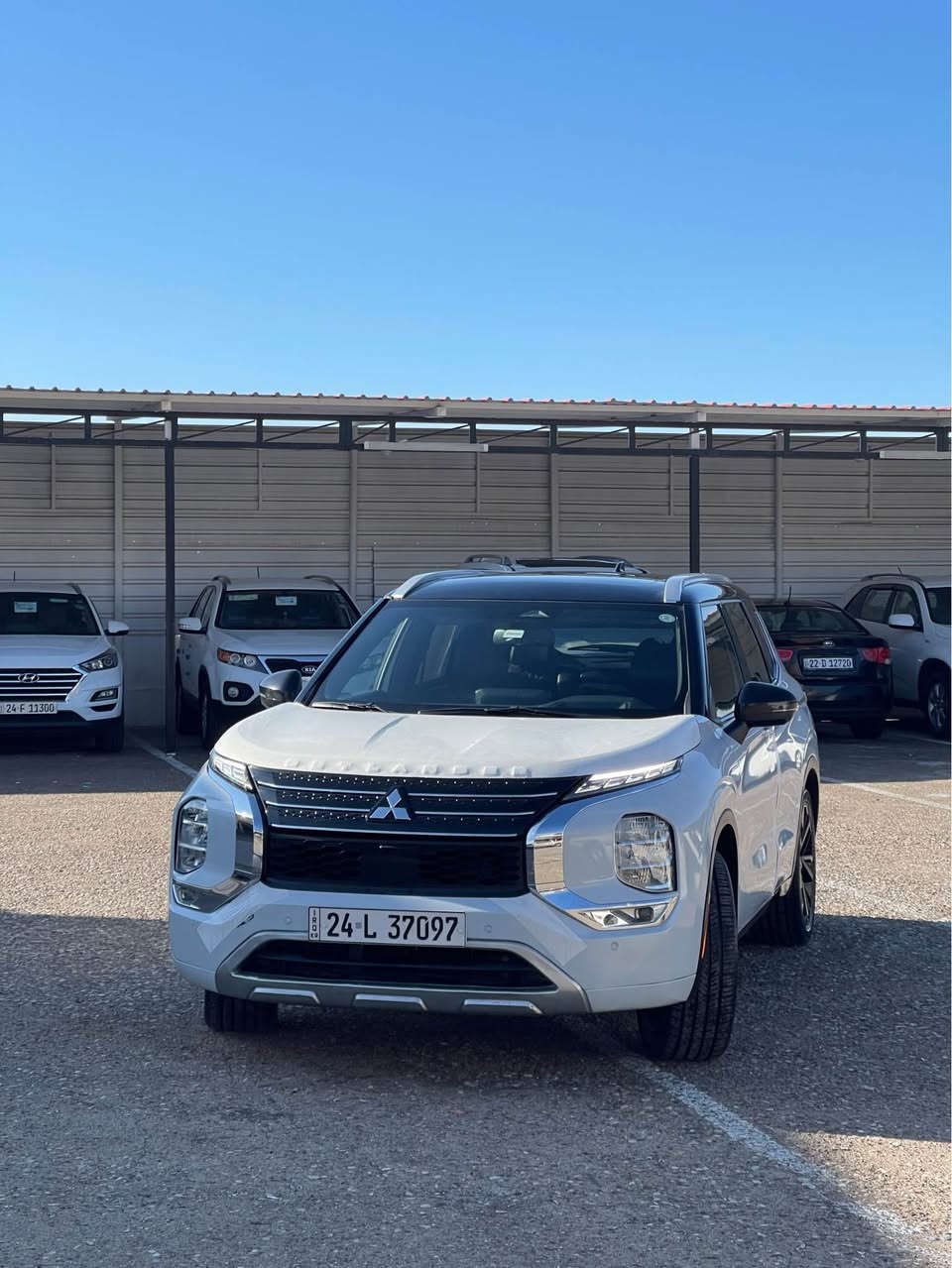 سلام عليكم ورحمة الله وبركاته 
MISTIBUSHI OUTLANDER 2023 SEL
بجم و خلفي كبس
واحد باب صبغ 
بدون دواخل و شاصي  
بدون ايرباك 
محرك 2.5L(4V)
مرقم جاهز رقم دهوك
موصفات SEL فول فول موصفات 
بصمة 
بريك بصمة 
ابواب بصمة 
داتاشو 
شاشة كبير 
خمسة كاميرات 
صندوق كهربائي 
كوشن جلد 
كوشن هيتر 
كوشن كهربائي 
كوشن بقلاوي
گيج الكتروني 
پانوراما 
لايتات LED بلادي
داخل برتقالي
صقف اسود بلادي
خمسة مود 
7 راكب 
تبريد مركزي
تبريد لمس
رادار خلفي 
رادار امامي
رادار جانبي
بعد موصفات هويا 
سعر 250$ بيها مجال 
واتساب *********** أربيل, العراق
