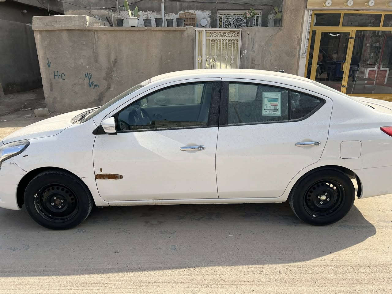 السلام عليكم..
نيسان سني مصري للبيع موديل 2026 السياره ماشيه 6000 وشوي بيها فقط هذه الشبر الي ب الباب السياره عليها لايت ابيض زنون بورقه ومدوشمه ومشدود الها عازل بورقتين ومبدل الها دهن مرتين فقط السياره اخت الزيرو لا مشتغله تكسي ولا شي..

السعر 120.

للاستفسار ***********
