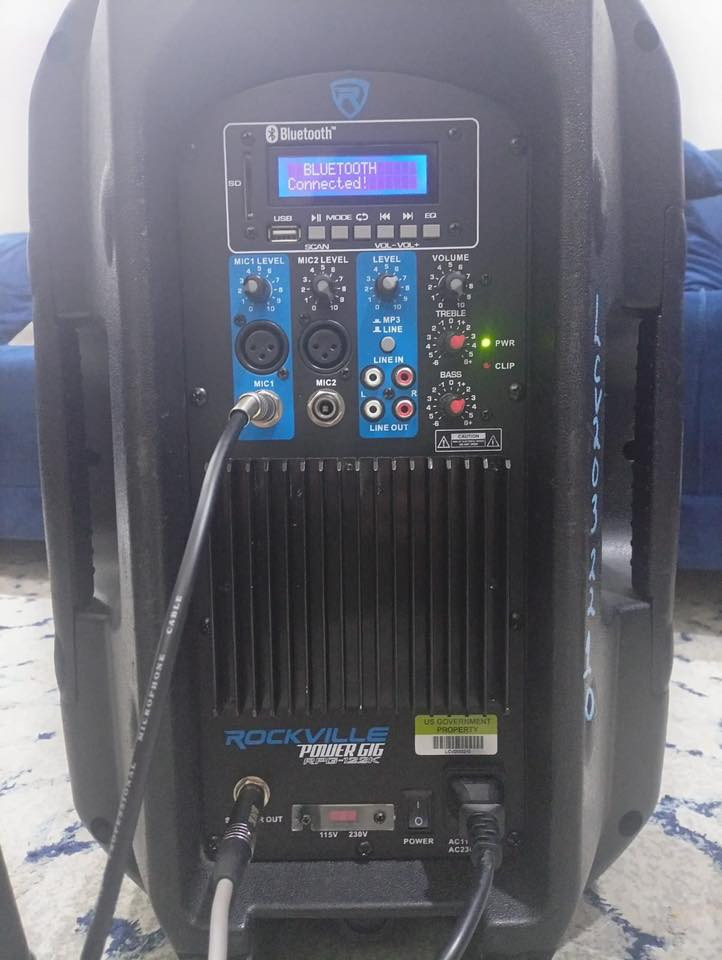 السلام عليكم سماعات عدد 2 ومايك وستاندات ماركة Rockville نضاف جدا وصوت عالي جدا  السعر 700$ قفل المكان بغداد الكرخ ‭***********‬
