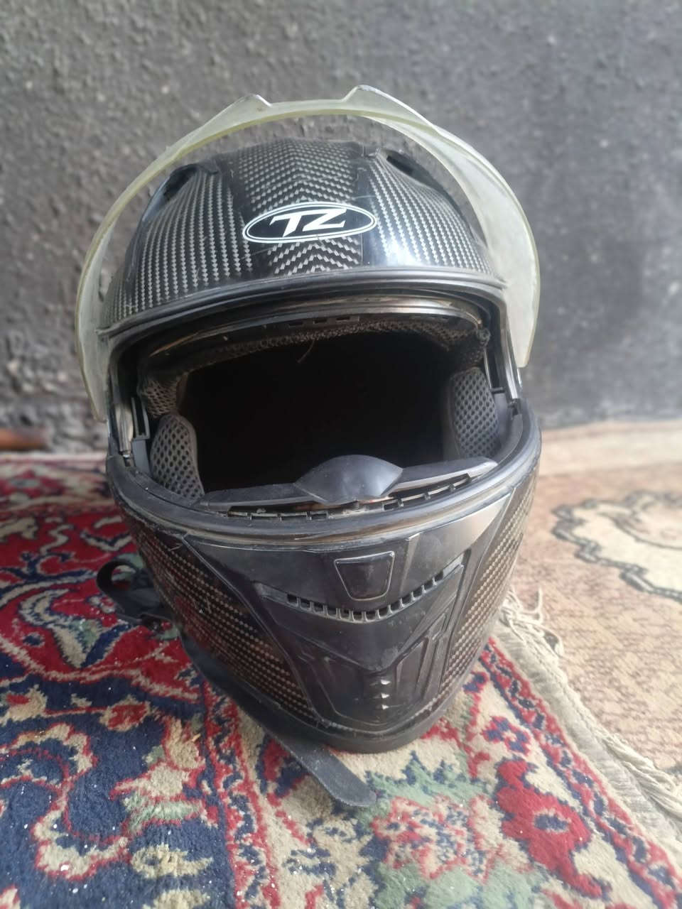 السلام خوذه لبيع ام فج ونضاره بيه السعر 35 الف ***********
