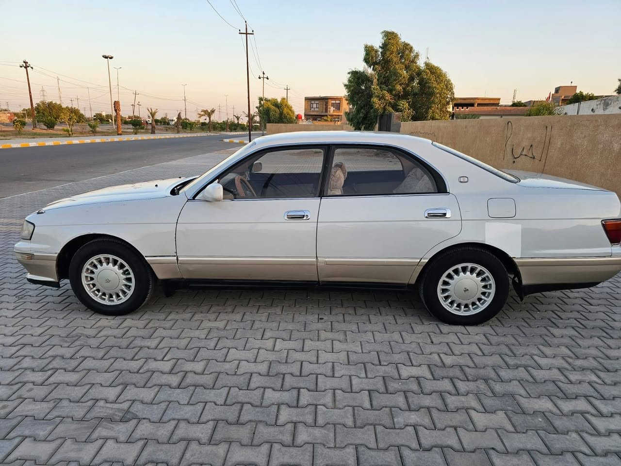 للبيع 
السلام عليكم 
بطه فصل موديل 1994
رقم انبار مشروع وطني سنويه  هزه جديده 2030 انكليزي 
منضومه غاز شغاله تبريد ثلجج تخم تاير حداديه جديده مكينه وكير شرط غرفه جديده شاشه كامره خلفيه تحويل مباشر مكفوله من كص والنقل الجثه والضربه  سياره جديده بمعنه الكلمه 
علمن السياره احله من صوره
العنوان واسط كوت 
للاتصال ***********
53ورقه
