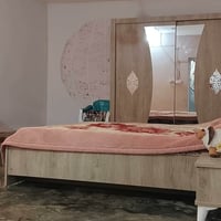 غرفة نوم كامله كل عيب مابي اتصال.    07702787155