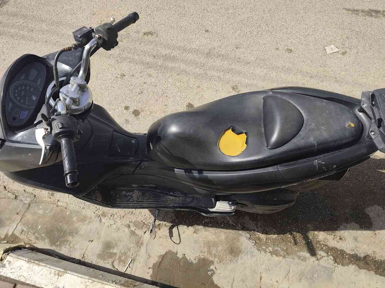 Pcx جيل 1
دراجة مكفولة كفاله عامه المكينه دهن موتل و بانزين محسن ، بس كفرها يحتاج ترتيب بسبب حادث ،  شاصي مكفول ما بيه ايي شي
مراوس مع هيرو فقط 
***********
