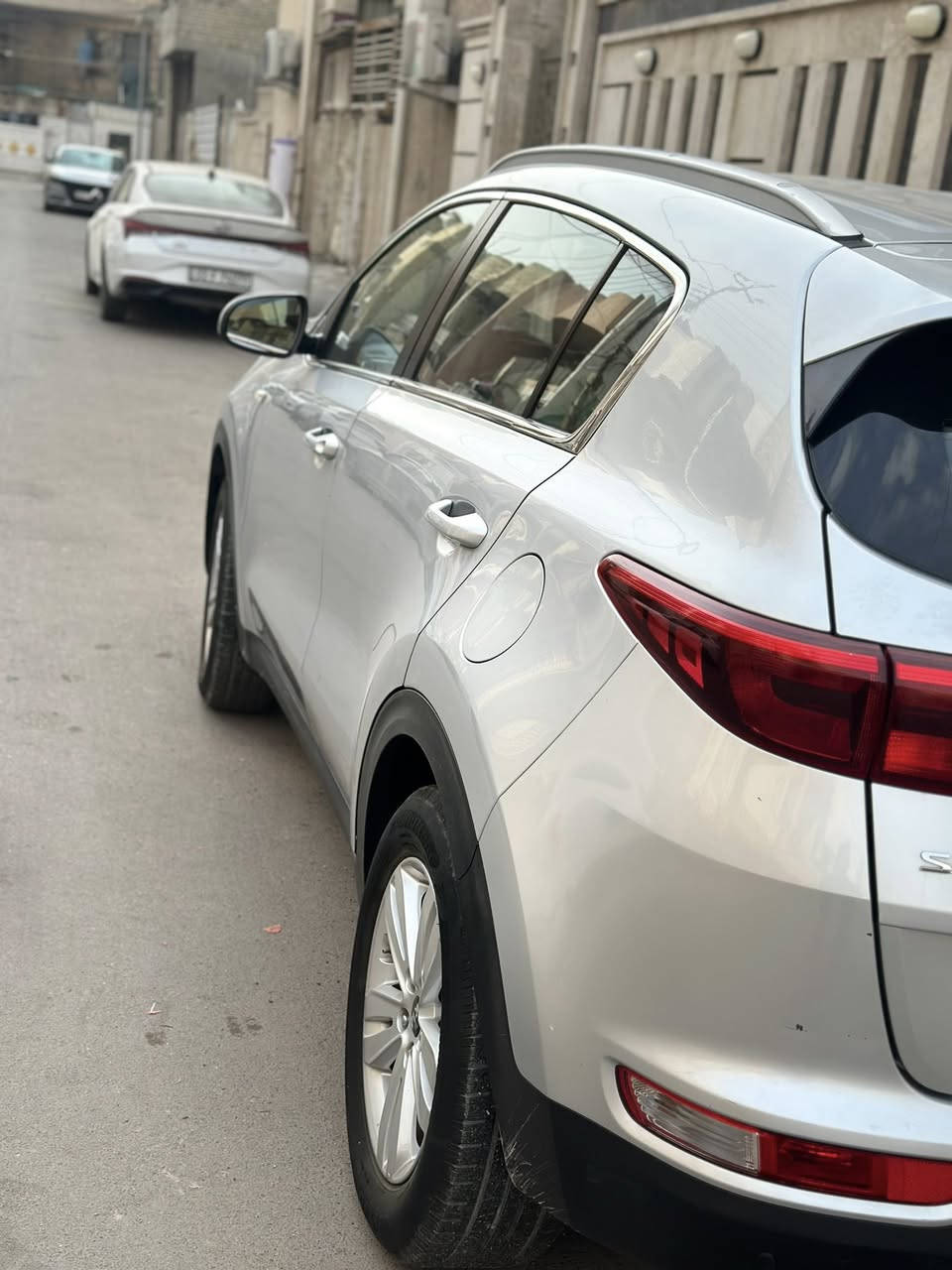 السلام عليكم  سبورتج مديل ١٧ السياره مال بيت   ماشيه ١١٦  بيهه صبغ جاملغ او بنيد   او شويه بارد بل الباب. الخلفي  السعر ١٣٦   او بيهه مجال حك الجيه  فقط بغداد بلديات  الشراي يتصل ***********
