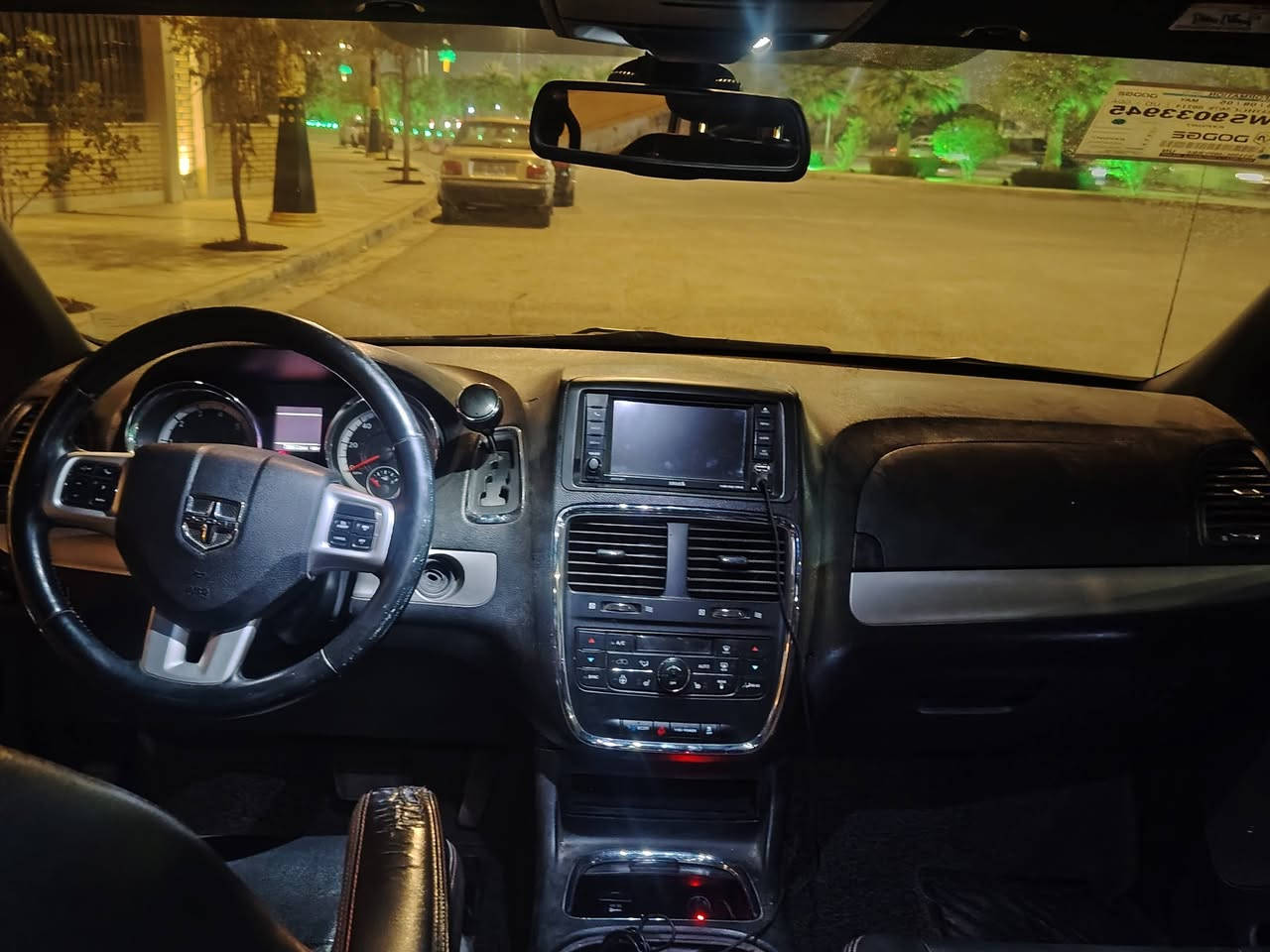 سلام عليكم سياره نوع كرلفان موديل 2018وارد امريكي حادثه جاملف امامي و البنيد بدون دواخل فول مواصفات واحد عله واحد شاشه كامره حساسات تحكم ستيرن جهتين خمسه ويل كب شاير مري مري شفط كشنات كهرباي جلد 7راكب 3قطع تبريد 6ستندر  كفاله كير مكينه حداديه تخم تاير تبريد مكفوله من ضربه او تبدي او عده الحادث العنوان كربلاء السعر164 بها مجال حق الجيه رقم*********** الهاتف
